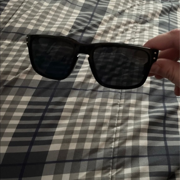 Mens Oakleys - Picture 2 of 4